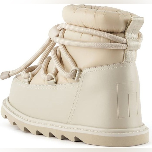 United Nude Shoes - United Nude Natural Zembla Artic Platform Boot Cream Winter Boots size 38 (7/8)